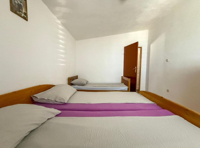 Room 3, Americana Karlobag Apartments, Karlobag