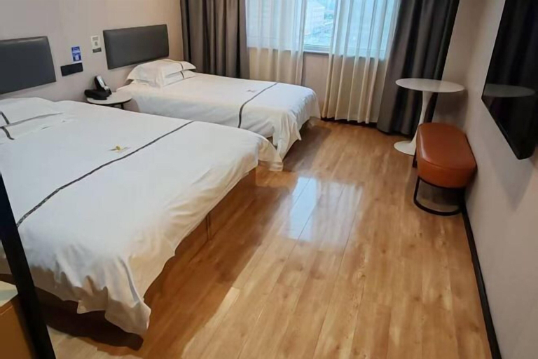 Bedroom 2, Wanjia Zhenxuan Hotel (long distance bus station), Zaozhuang