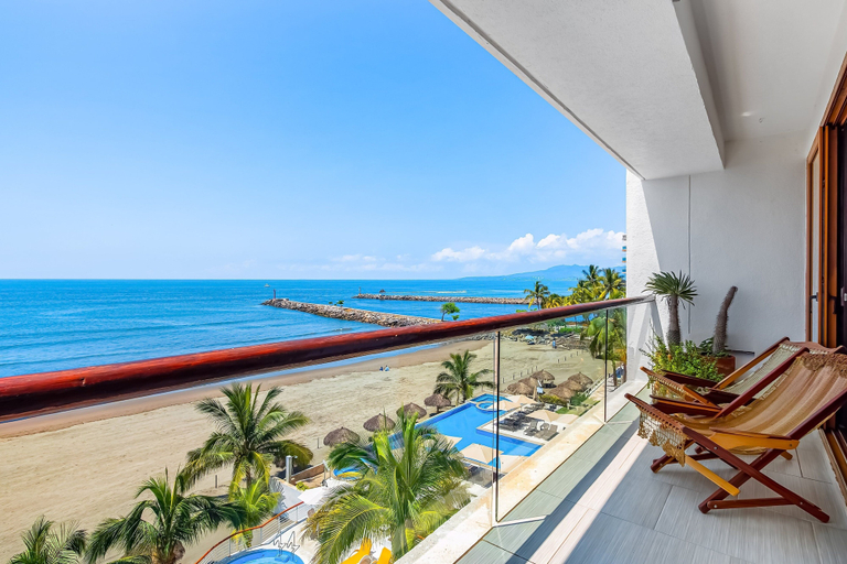 View from room 4, Beachfront 4th-floor Condo With Views, Outdoor Pool, Balcony, W/D & Central AC, Puerto Vallarta