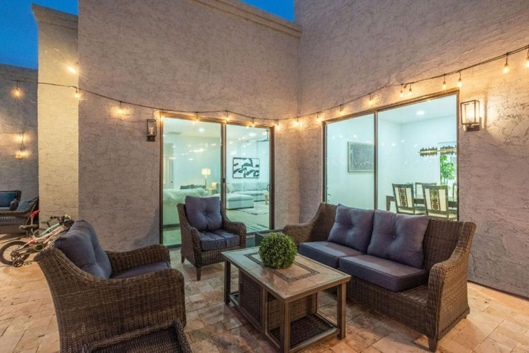 Living room 4, Luxe Pickleball Villa by Glam Homes, Maricopa