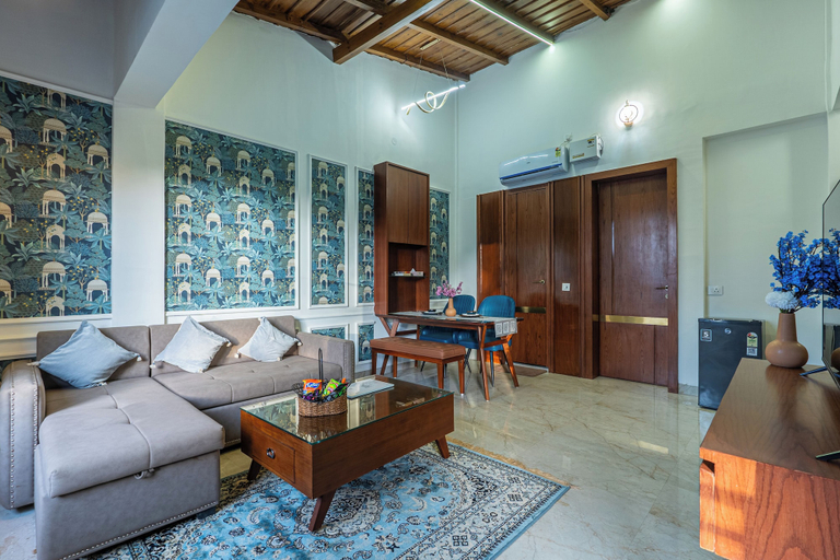 Living area 3, ALAYA STAYS Lakefront Suite Naukuchiatal, Nainital