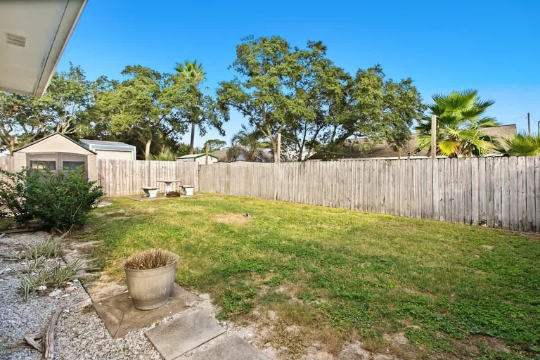 Property grounds 1, 1 Almost Heaven, Bay