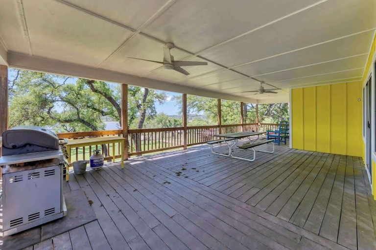 Interior 2, Lakeshore Escapes, on Canyon Lake Waterfront, Comal