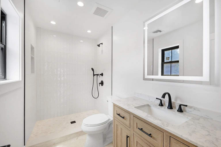 Interior 2, Summit Vista by Rove 4BR Home W/patio & Pool, Suffolk