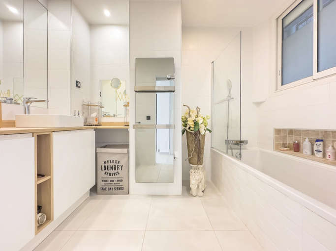 Room 4, 322 Le Kam s in Cannes, Alpes-Maritimes