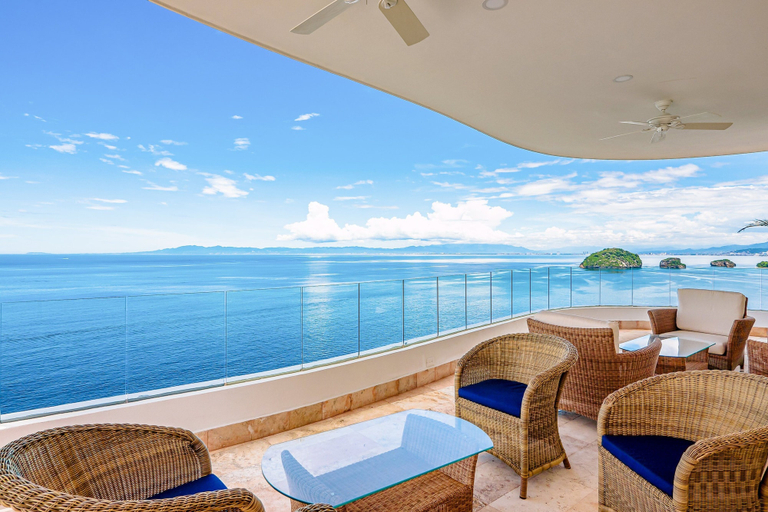 Terrace/patio 2, Lavish Seaside Escape With Oceanfront Views, Amazing Pool & Pool spa, Puerto Vallarta