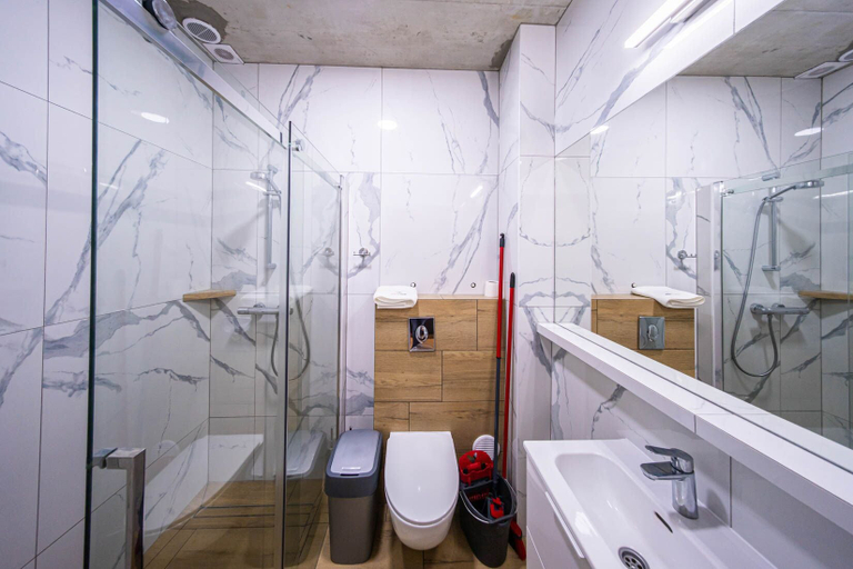 Bathroom 5, Gold Time, Gryfice