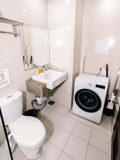Bathroom 4, Cozi Modern 1br condo beside One uptown Mall BGC, Taguig