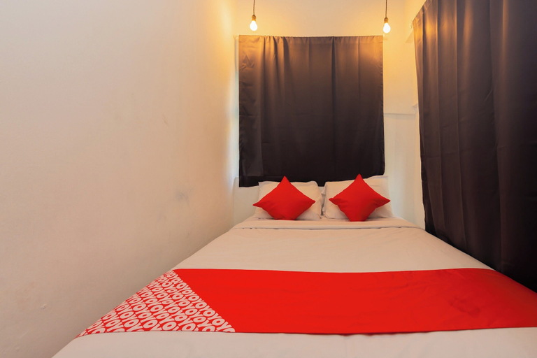 Room 5, Hotel Six Seven NearTamingSari ZZZ hotel, Malacca City