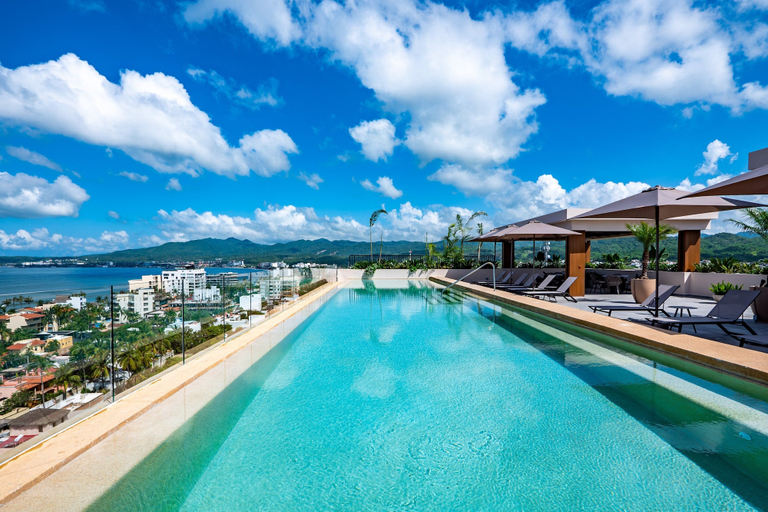 Pool 3, Modern Waterfront Condo With Shared Pool, Balcony, and Washer/dryer, Compostela