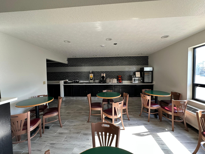 Food & Drinks 5, Ramada by Wyndham Strasburg Dover, Tuscarawas