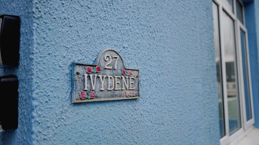 Room 2, Ivydene - 3 Bedroom House -tenby, Pembrokeshire