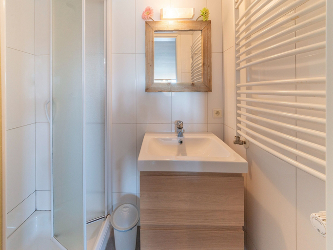 Bathroom 3, Charming Cottage Near Lake, Liège
