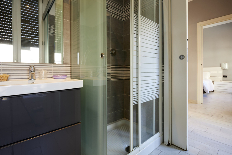 Bathroom 5, Hotel Galimberti, Torino