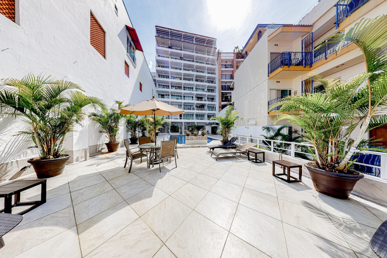 Exterior & Views, Central Puerto Vallarta Condo With Pool, Ocean Views & Fast Wifi - Walk to Beach, Puerto Vallarta