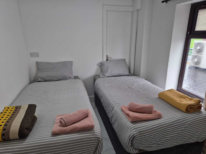 Room 3, Private room in Little Bridgeford, Staffordshire