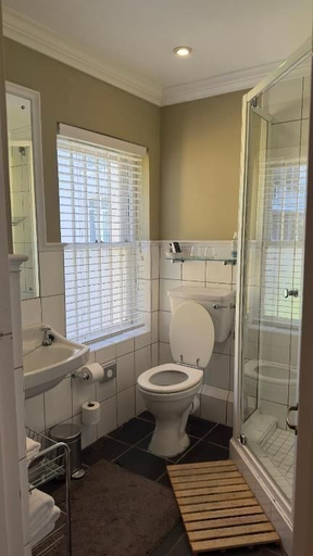 Bathroom 5, Tintagel Guest House, City of Cape Town