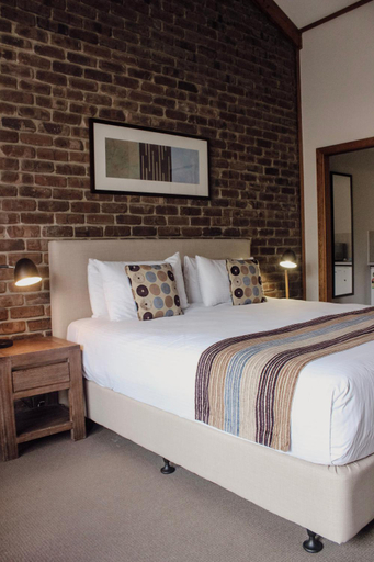 2, The Hahndorf Lodge, Adelaide
