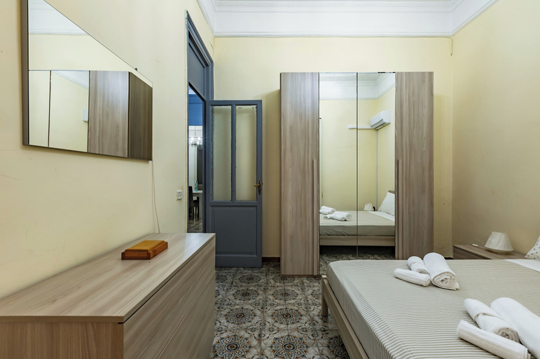 Room 2, Guesthost - Teatro Massimo Roomy Flat With Covered Terrace, Palermo