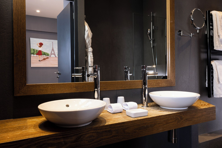 Bathroom 5, Hotel Pas De Calais, Paris