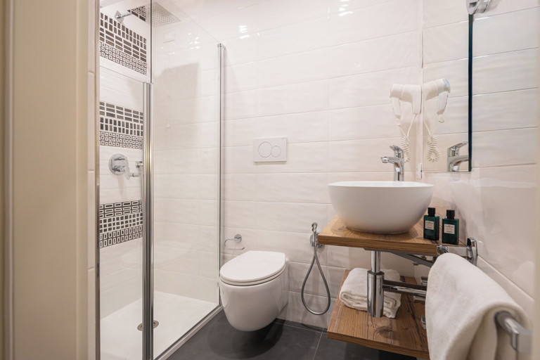 Bathroom 5, Hotel Villa Claudia - Active and Relax, Trento