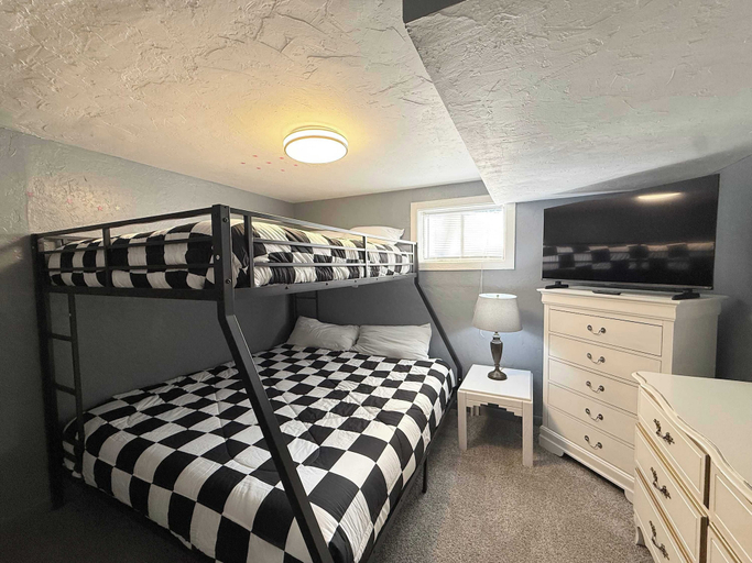 Room 4, Wake & Walk Retreat w/ Hot Tub, Camden