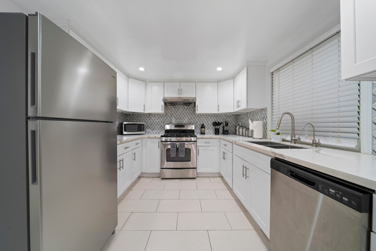 Interior 3, Marbella Lane - Serene & Spacious 3BR Haven, Los Angeles