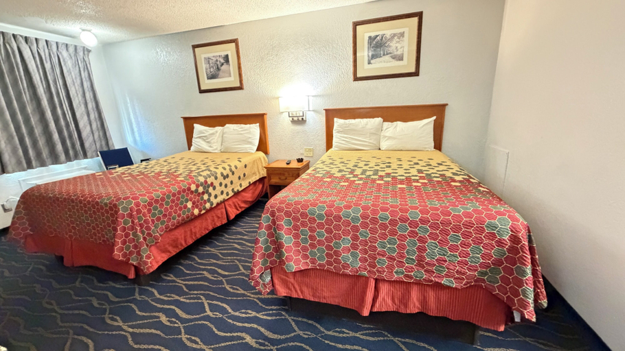 Room 5, Crossroads Inn, Saint Lucie