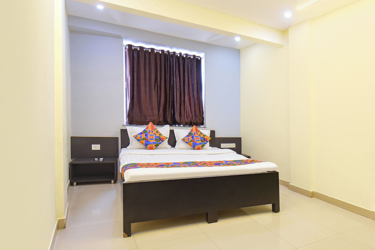 Room 5, Fabhotel Galaxy Koregaon Park, Pune