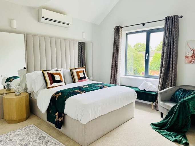 Room 4, Heliodor 4BR Townhouse With A C NR Addenbrookes, Cambridgeshire