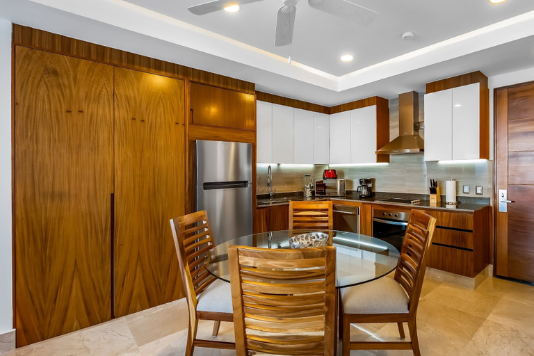 Private kitchen 5, Oceanfront Condo With Rooftop Infinity Pool, Panoramic Views, Balcony, Gym, & AC, Puerto Vallarta