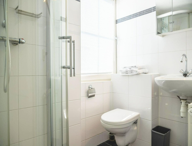 Bathroom 4, Holiday Home Built in Zaanse Style, Near Alkmaar, Graft-De Rijp