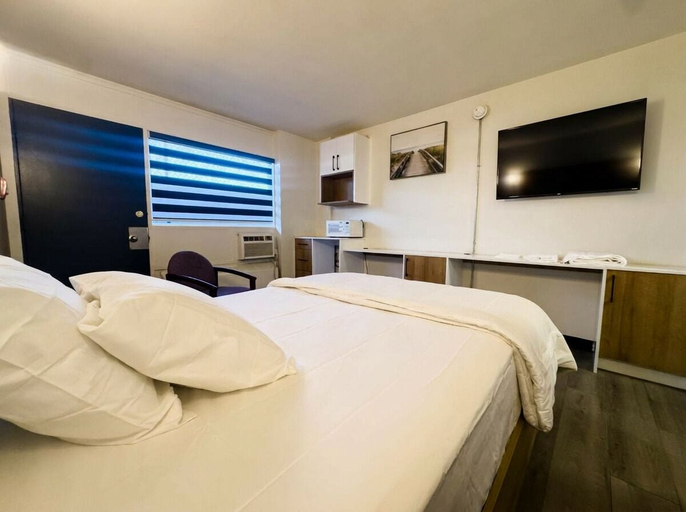 Room 2, Midtown Motor Inn, Division No. 9