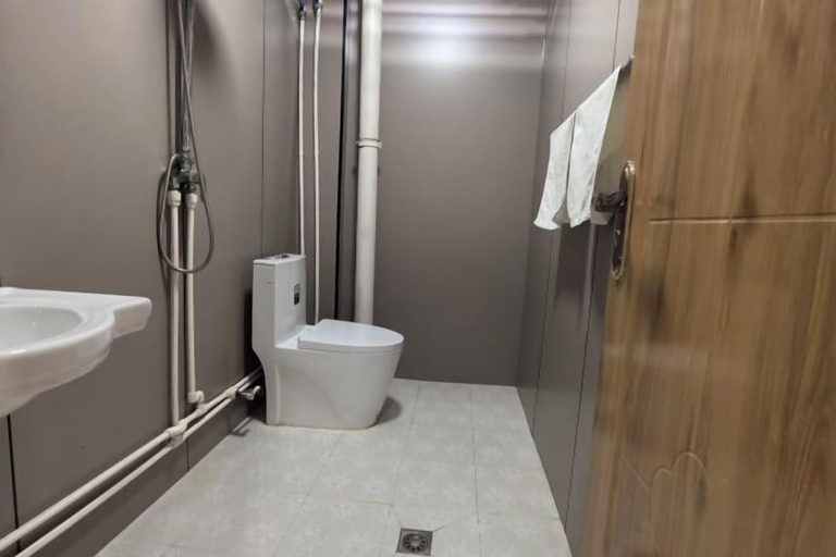 Bathroom 3, XingYuan Hostel, Zhangye