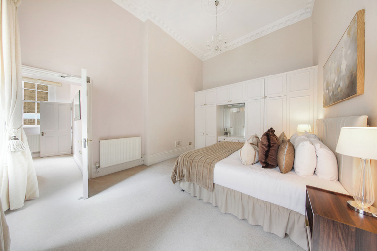 Room 4, Hertford Flat 5, London