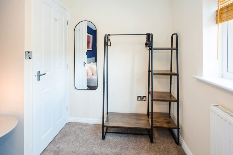 Room 4, Comfy 3-bed City Home Parking Near Deansgate, Manchester
