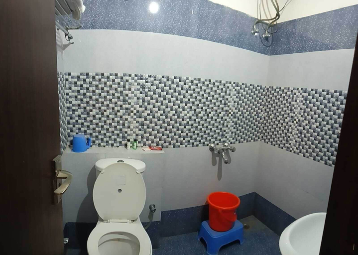 Bathroom 4, The Utsav Hotel Unit of Rishabh Garden, Bikaner