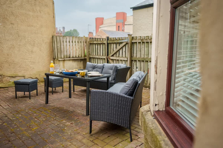 Room 4, Central Harrogate 2 Bed Apartment With Patio, North Yorkshire