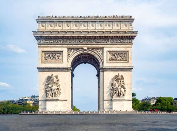 Exterior 4, 1592 Félicité, Paris