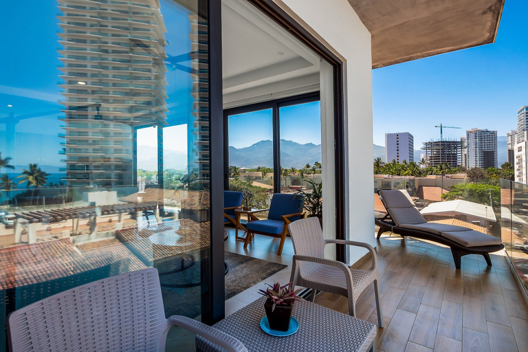 Terrace/patio 5, 5th-floor Condo With Partial Ocean Views, Heated Pool, Sauna, Gym, Balcony, W/D, Puerto Vallarta