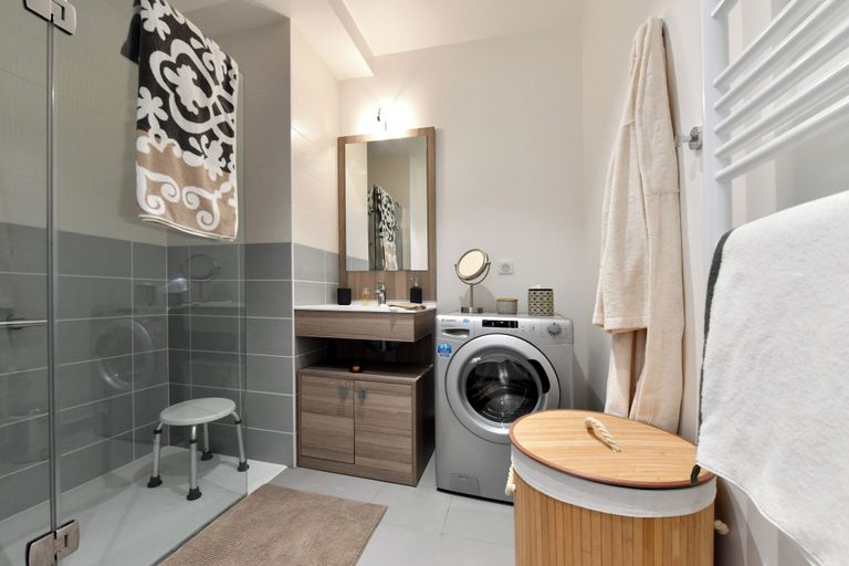 Bathroom 2, Zenao Appart'hôtels Massy, Essonne