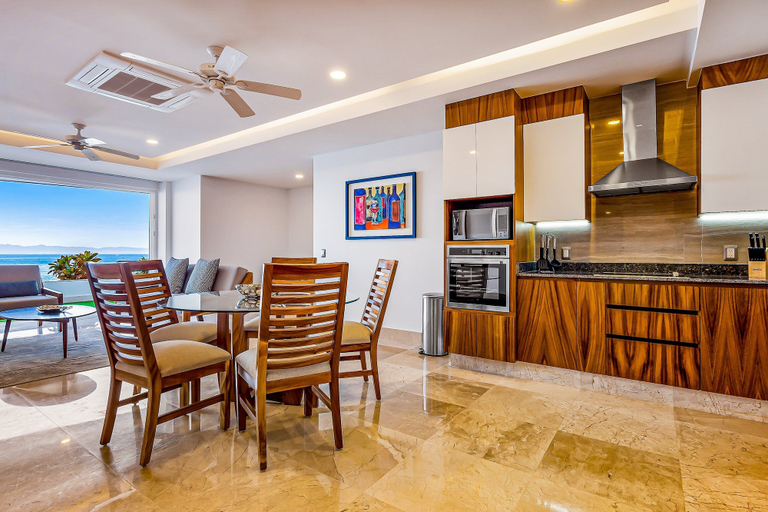 Private kitchen 5, Exquisite Waterfront Condo With Amazing Pool, Balcony & W/D, Puerto Vallarta