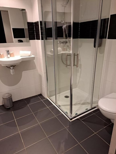 Bathroom 5, Le Patio, Aveyron