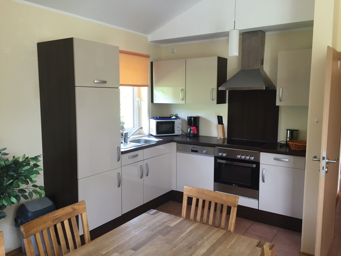 Private kitchen 3, Bungalow in Eifel Near Mountain Trails, Vulkaneifel