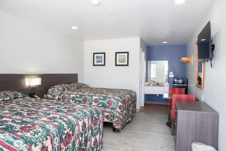 Bedroom 4, Nogalitos Motel, Bexar