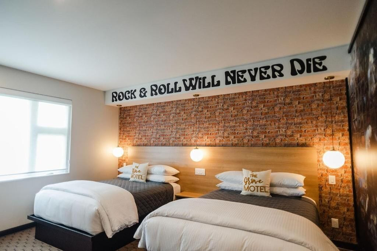 Bedroom 3, The Grove Motel, Essex