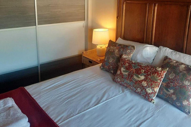 Room 5, Near Rhosneigr - Sleeps 2 - Pets and Parking, Anglesey