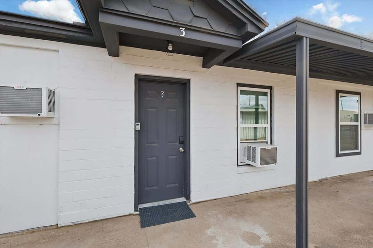 Interior 3, Modern 2BR Unit 3 With Hot Tub, Tarrant
