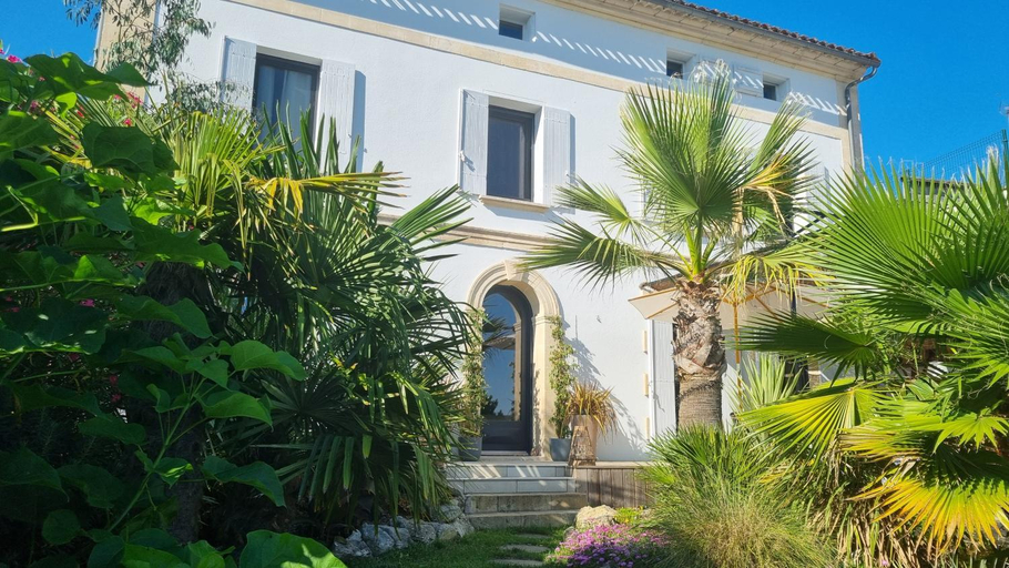 Exterior & Views, La Villa Tonga - Chambres d'hotes a Fronsac, Gironde