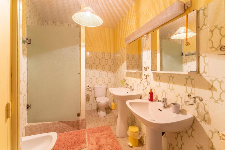 Bathroom 3, Les Conils, Vaucluse